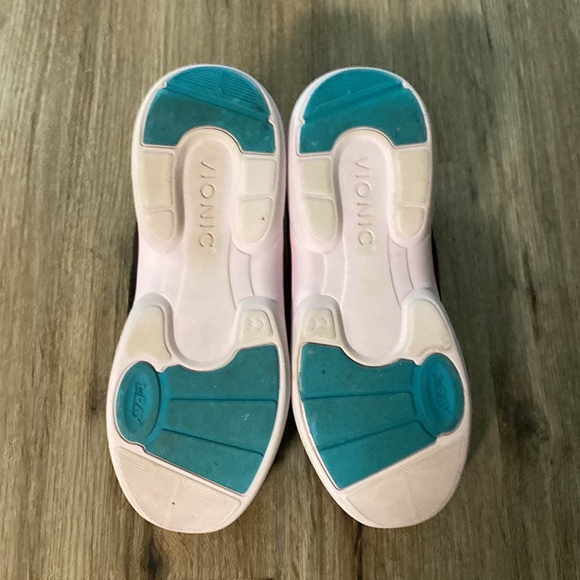Vionic Women’s sneakers size 10 - Picture 4 of 5